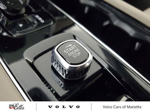 Used 2025 Volvo XC90 B6 Plus image 35