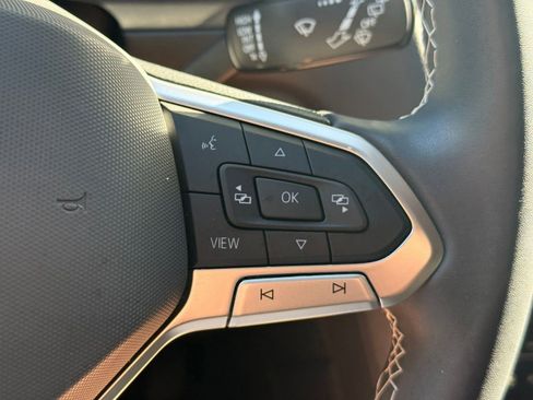 Used 2023 Volkswagen Tiguan SE image 26