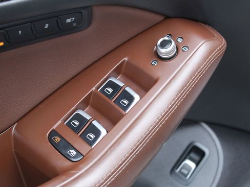 Used 2015 Audi SQ5 Prestige w/ Prestige Package image 22