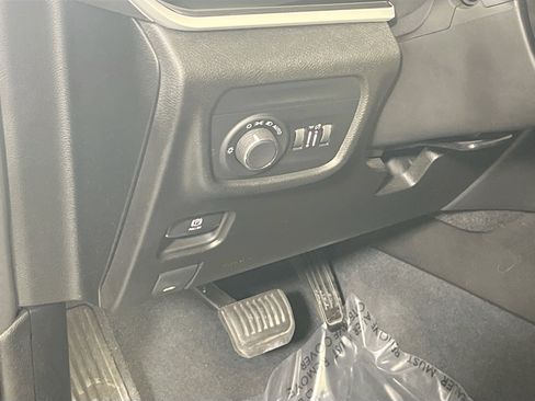 Used 2023 Jeep Grand Cherokee Laredo w/ Luxury Tech Group I image 10