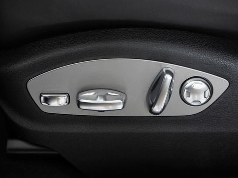 New 2026 Porsche Macan AWD/4WD image 23