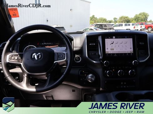 Used 2024 RAM 1500 Laramie AWD/4WD image 18