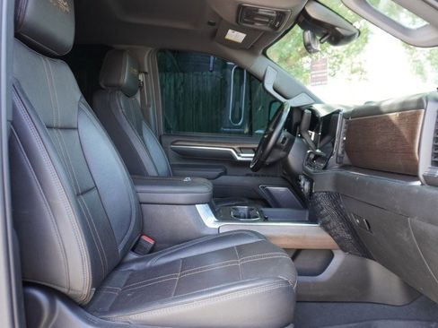 Used 2024 Chevrolet Silverado 2500 High Country w/ Technology Package image 12