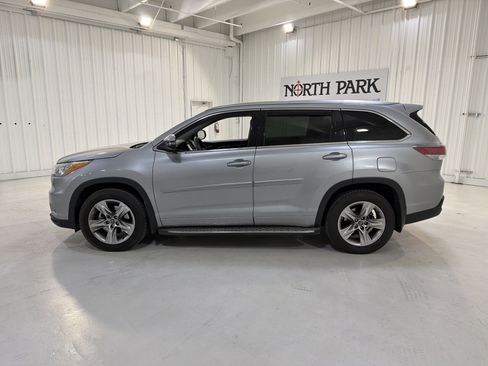 Used 2016 Toyota Highlander Limited image 2