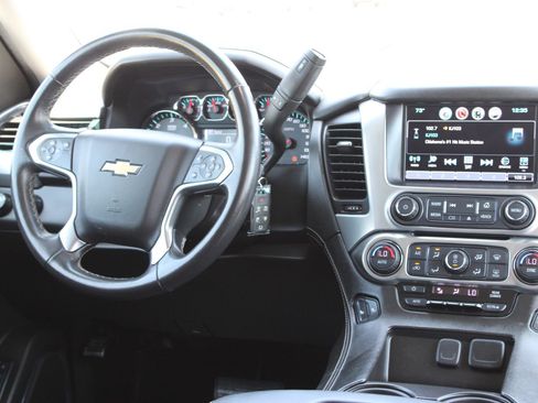 Used 2017 Chevrolet Suburban LT AWD/4WD image 28