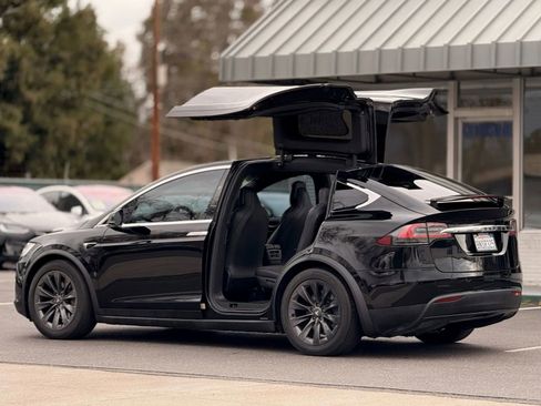 Used 2018 Tesla Model X 75D image 7