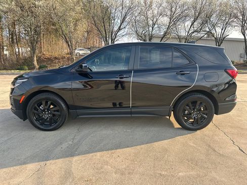 Used 2024 Chevrolet Equinox LS w/ LS Convenience Package image 2