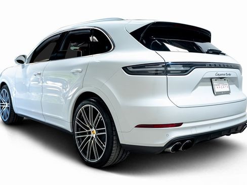 Used 2021 Porsche Cayenne Turbo image 14