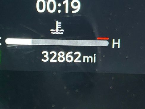 Used 2025 Toyota Camry XLE w/ Premium Plus Package image 33