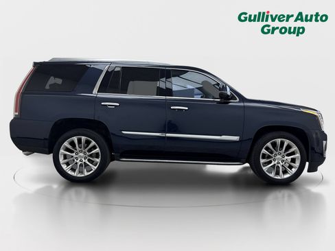 Used 2019 Cadillac Escalade Luxury AWD/4WD image 10