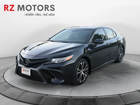 Used 2019 Toyota Camry SE FWD image 1