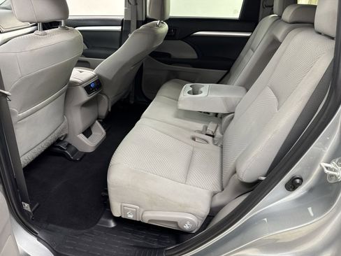 Used 2019 Toyota Highlander LE image 28