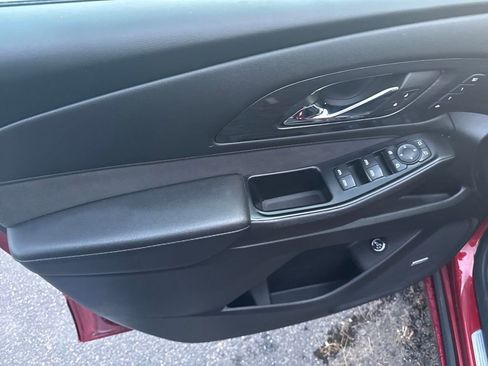 Used 2023 Chevrolet Traverse High Country image 16