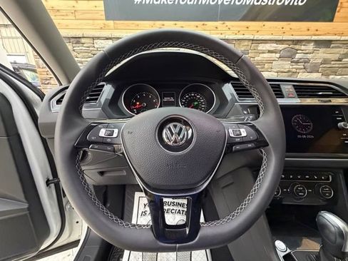 Used 2021 Volkswagen Tiguan SE w/ Panoramic Sunroof Package AWD/4WD image 17