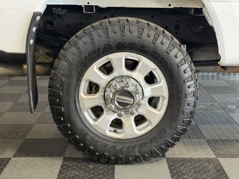 Used 2023 Ford F250 XLT w/ FX4 Off-Road Package image 30