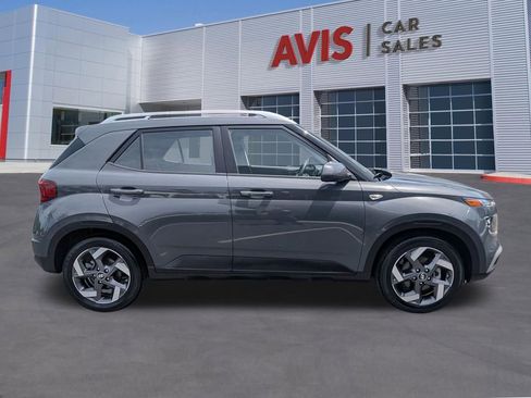Used 2025 Hyundai Venue SEL FWD image 5