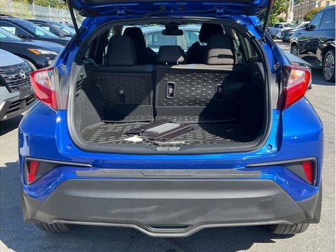 Used 2021 Toyota C-HR XLE FWD image 5
