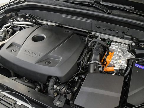 Certified 2023 Volvo XC60 T8 Plus w/ Protection Package Premier AWD/4WD image 28