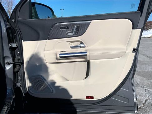 Used 2023 Mercedes-Benz GLA 250 4MATIC image 23