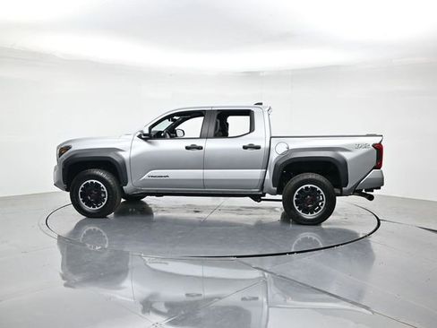 Used 2024 Toyota Tacoma TRD Off-Road AWD/4WD image 9