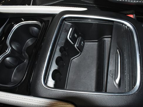 Used 2023 Chrysler Pacifica Limited FWD image 21