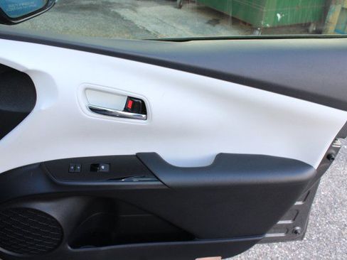 Used 2016 Toyota Prius Three image 13