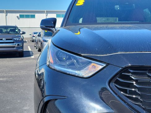 Used 2023 Toyota Highlander XSE image 7