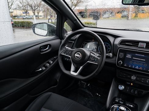 Used 2023 Nissan Leaf SV Plus image 11