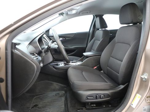 Used 2018 Chevrolet Malibu Hybrid image 8