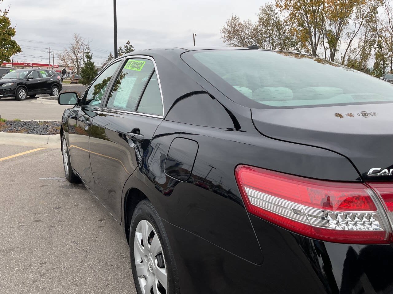 Used 2011 Toyota Camry LE FWD image 5