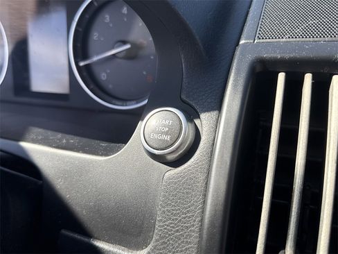 Used 2013 Land Rover LR2 image 16