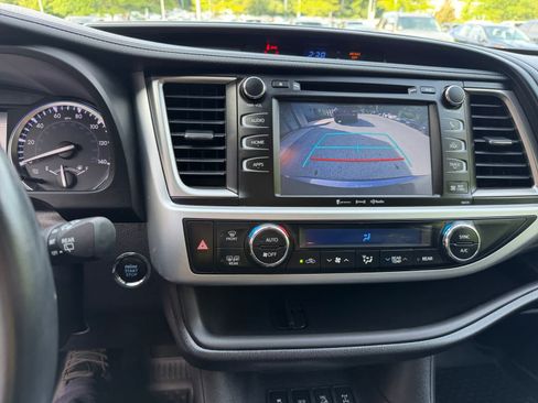 Used 2018 Toyota Highlander SE AWD/4WD image 25