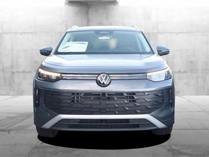New 2025 Volkswagen Tiguan SE