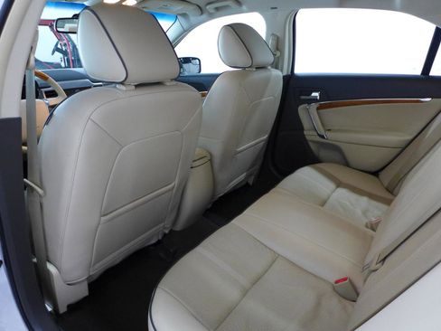 Used 2011 Lincoln MKZ FWD image 47