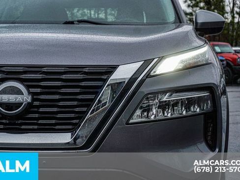 Used 2023 Nissan Rogue SV image 12