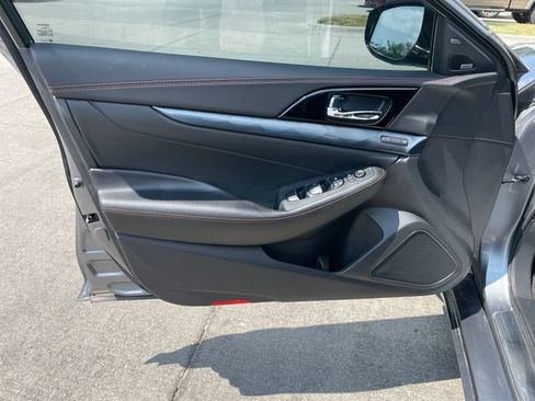 Used 2021 Nissan Maxima SR w/ Sport Mat Group FWD image 11
