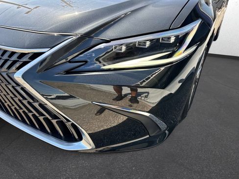 Used 2022 Lexus ES 350 Ultra Luxury w/ Accessory Package 2 image 9