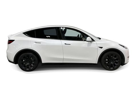 Certified 2023 Tesla Model Y Long Range AWD/4WD image 7