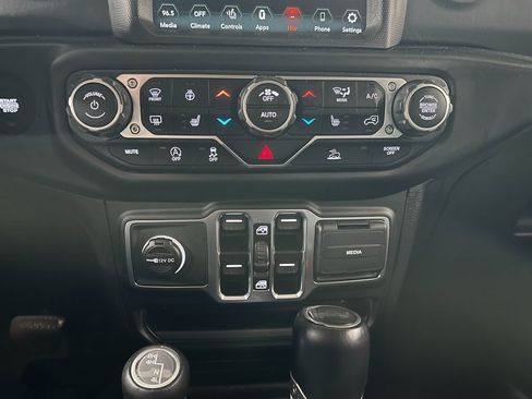 Certified 2023 Jeep Wrangler Sahara w/ Dual Top Group image 25