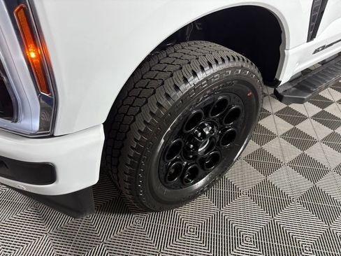 Certified 2025 Ford F350 Lariat w/ Lariat Ultimate Package image 10