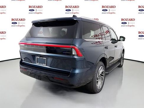 New 2026 Lincoln Navigator Premiere AWD/4WD image 8