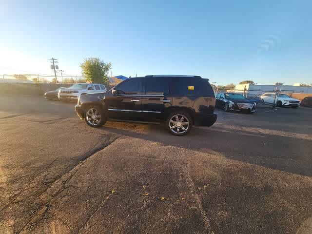 Used 2011 Cadillac Escalade Premium AWD/4WD image 27