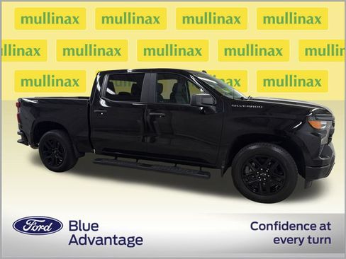 Used 2024 Chevrolet Silverado 1500 Custom AWD/4WD image 2