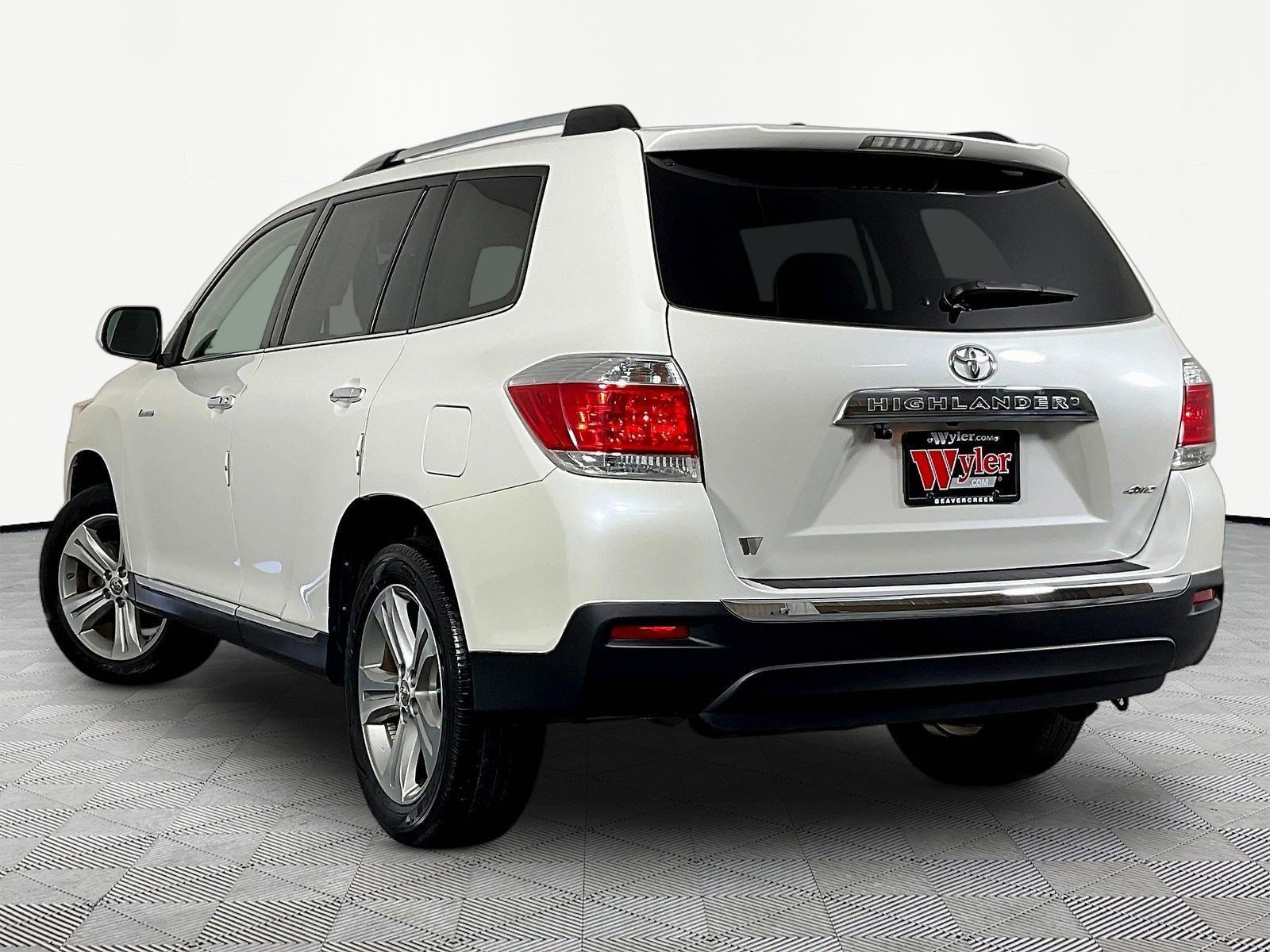 Used 2012 Toyota Highlander Limited w/ Tow Pkg AWD/4WD image 4