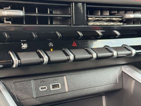 Used 2025 Chevrolet Colorado Z71 image 18