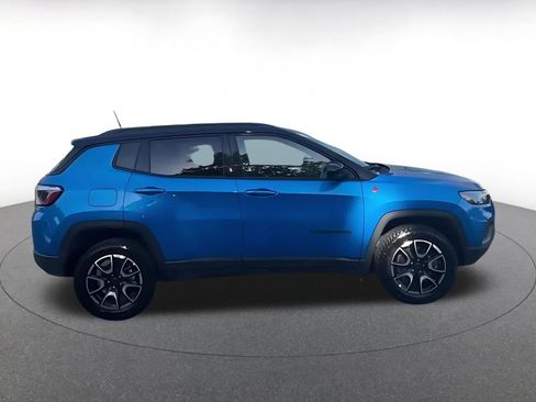Used 2025 Jeep Compass Trailhawk AWD/4WD image 15