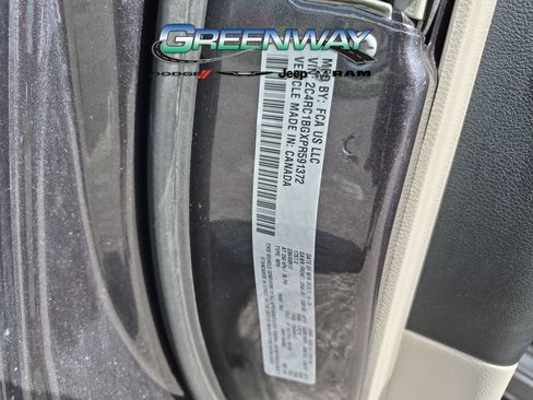 Used 2023 Chrysler Pacifica Touring-L FWD image 30