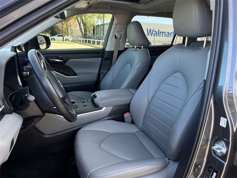 Used 2024 Toyota Highlander XLE image 28