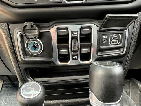 Used 2021 Jeep Gladiator Overland w/ Popular Equipment Package AWD/4WD image 16