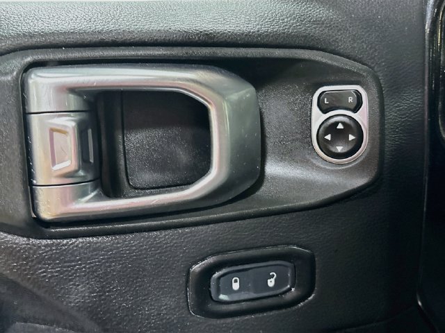 Used 2020 Jeep Wrangler Unlimited Sahara AWD/4WD image 17